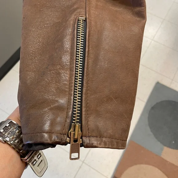 Men's Luxurious Brown Leather Jacket - Picture 3 of 10